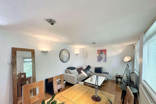 Flat 9, Philip Court, Hornsey Lane, London, N6 5LN 10