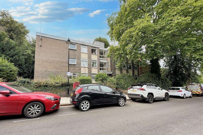 Flat 9, Philip Court, Hornsey Lane, London, N6 5LN 10