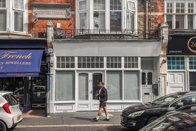 37 St. Leonards Road, Bexhill-on-Sea, East Sussex, TN40 1HP 10