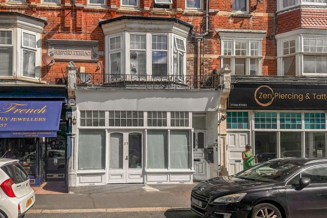 37 St. Leonards Road, Bexhill-on-Sea, East Sussex, TN40 1HP 10