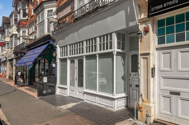 37 St. Leonards Road, Bexhill-on-Sea, East Sussex, TN40 1HP 10