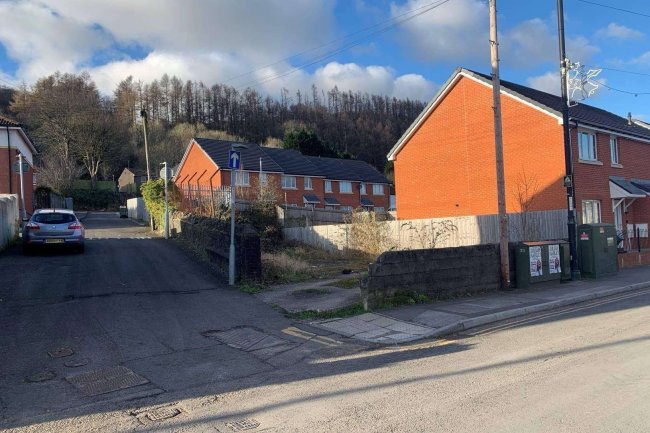 Land adjacent to 17 De Winton Terrace, Llanbradach, Caerphilly, CF83 3JX 1