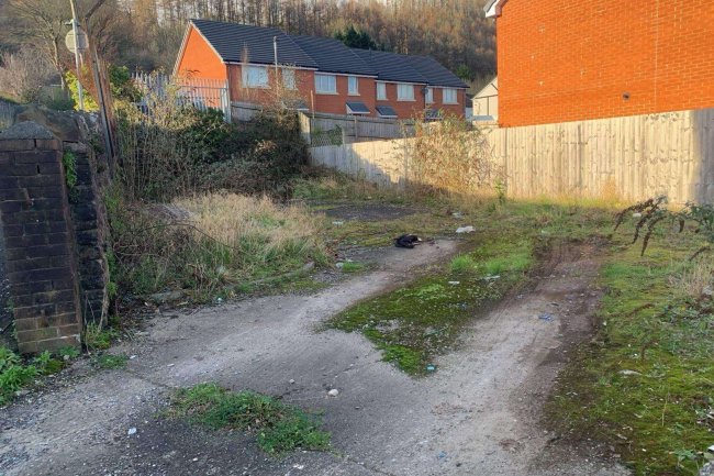 Land adjacent to 17 De Winton Terrace, Llanbradach, Caerphilly, CF83 3JX 1