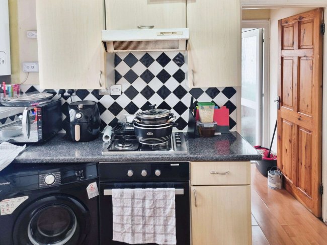 2B Brighton Avenue, Walthamstow, London E17 7NE 7