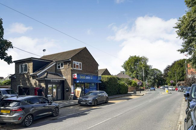 14A and 14B Shepperton Road, Laleham, Staines, Middlesex, TW18 1SD 16