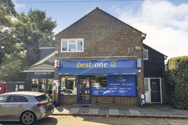 14A and 14B Shepperton Road, Laleham, Staines, Middlesex, TW18 1SD 16