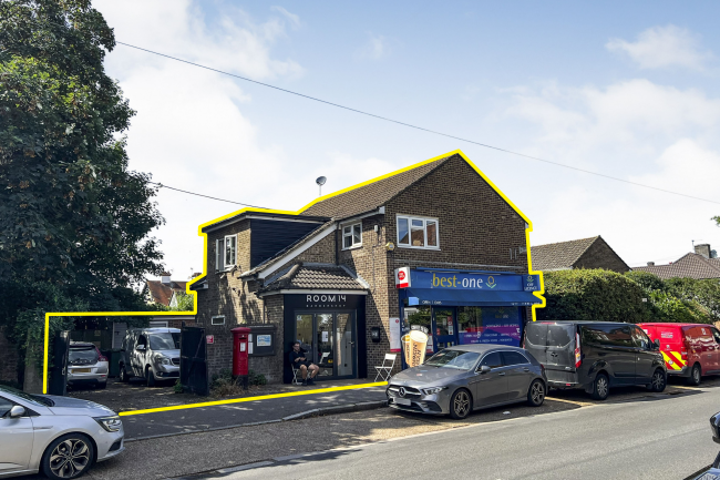 14A and 14B Shepperton Road, Laleham, Staines, Middlesex, TW18 1SD 16