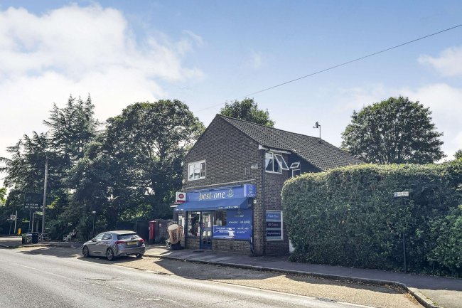 14A and 14B Shepperton Road, Laleham, Staines, Middlesex, TW18 1SD 16