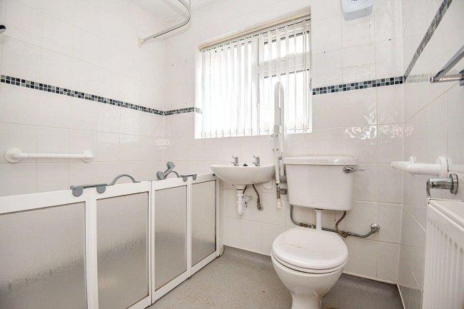 2 Hucklow Avenue, Inkersall, Chesterfield, S43 3EX 2