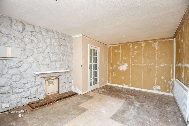 2 Hucklow Avenue, Inkersall, Chesterfield, S43 3EX 2