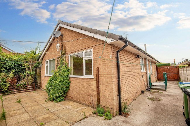 2 Hucklow Avenue, Inkersall, Chesterfield, S43 3EX 2