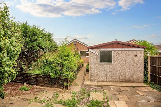 2 Hucklow Avenue, Inkersall, Chesterfield, S43 3EX 2