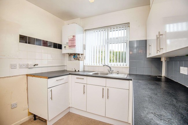 2 Hucklow Avenue, Inkersall, Chesterfield, S43 3EX 2