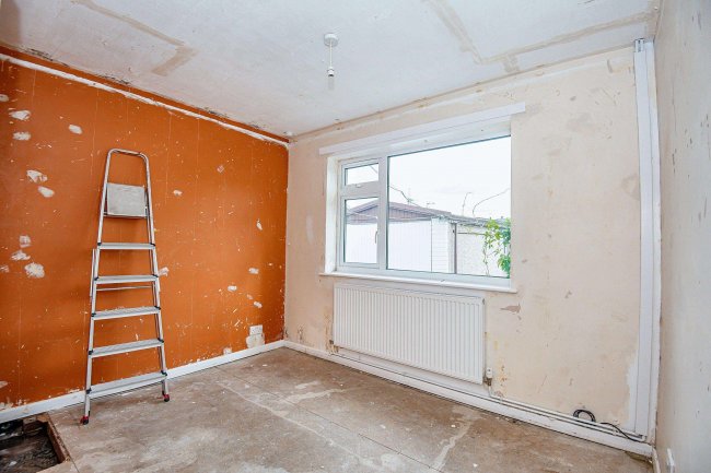 2 Hucklow Avenue, Inkersall, Chesterfield, S43 3EX 2