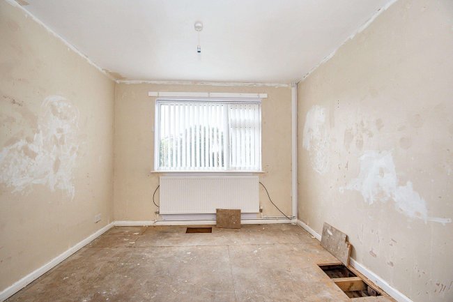 2 Hucklow Avenue, Inkersall, Chesterfield, S43 3EX 2