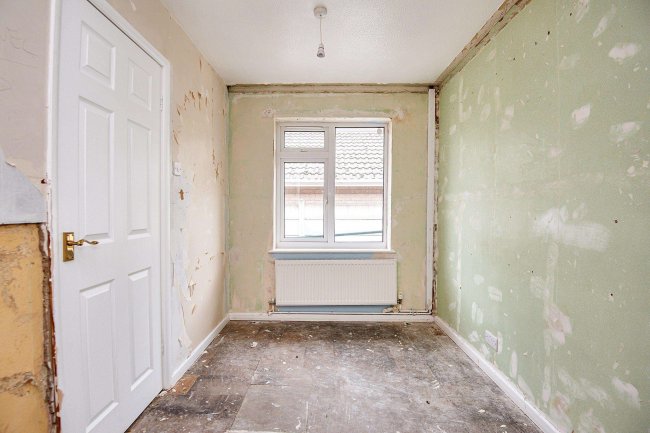 2 Hucklow Avenue, Inkersall, Chesterfield, S43 3EX 2