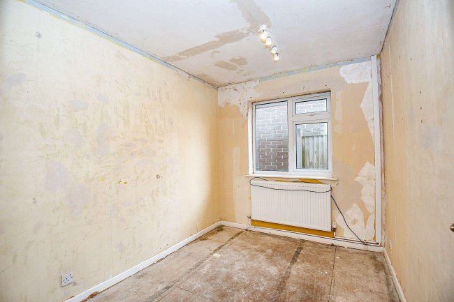 2 Hucklow Avenue, Inkersall, Chesterfield, S43 3EX 2