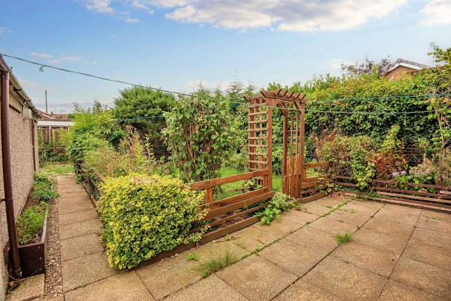 2 Hucklow Avenue, Inkersall, Chesterfield, S43 3EX 2