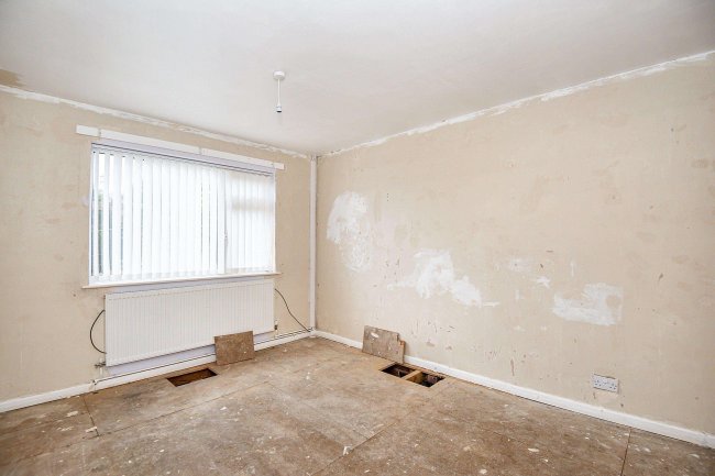 2 Hucklow Avenue, Inkersall, Chesterfield, S43 3EX 2