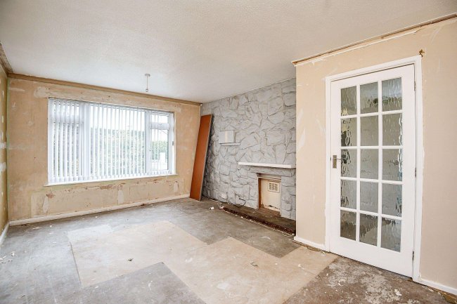 2 Hucklow Avenue, Inkersall, Chesterfield, S43 3EX 2