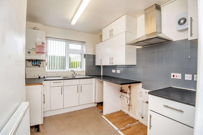 2 Hucklow Avenue, Inkersall, Chesterfield, S43 3EX 2