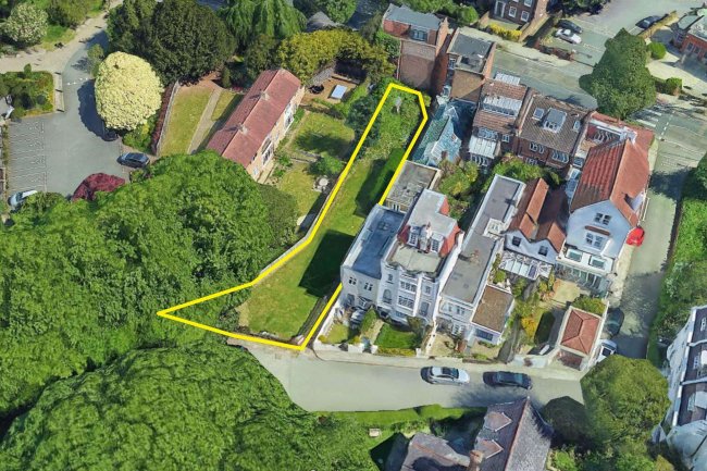 2-3 Heath Passage, Hampstead, London NW3 7HB 4