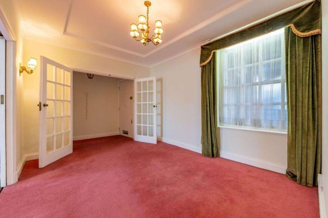 22 Old Manor Court, Abbey Road, London NW8 0AR 2