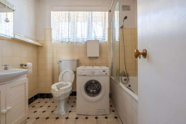 22 Old Manor Court, Abbey Road, London NW8 0AR 2