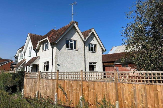 11 Mid Street, South Nutfield, RH1 4JU 2