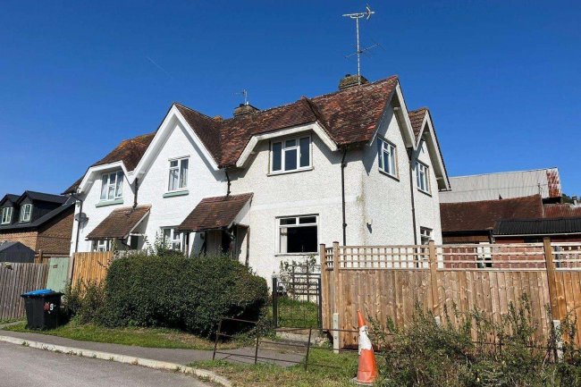 11 Mid Street, South Nutfield, RH1 4JU 2