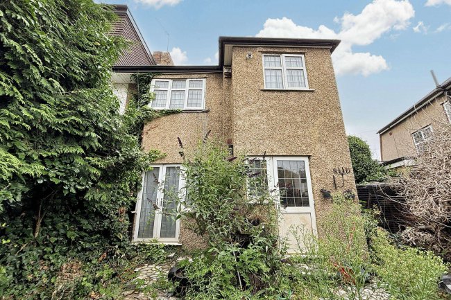 37 Raydean Road, Barnet, Hertfordshire, EN5 1AL 4