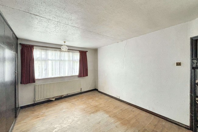 37 Raydean Road, Barnet, Hertfordshire, EN5 1AL 4