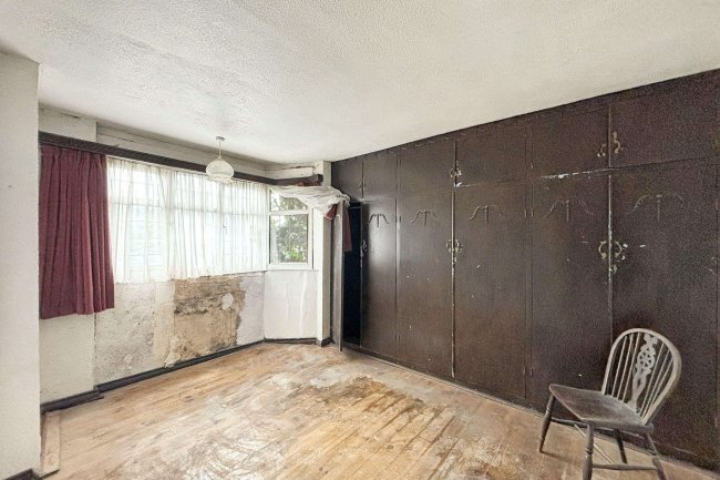 37 Raydean Road, Barnet, Hertfordshire, EN5 1AL 4