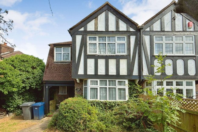 37 Raydean Road, Barnet, Hertfordshire, EN5 1AL 4