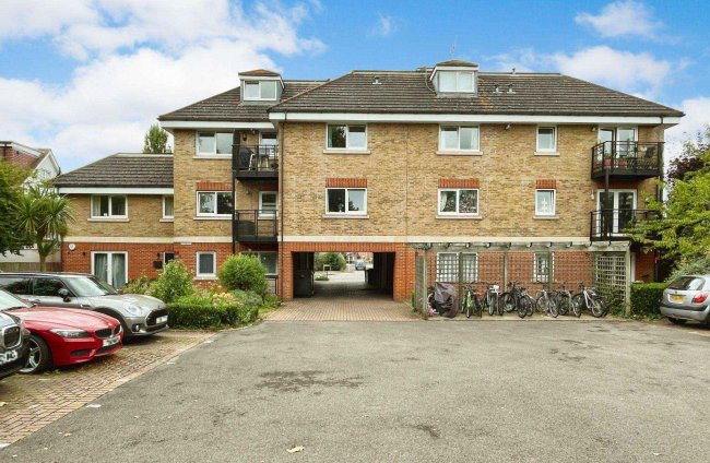 Grantham Court 376-378 Richmond Road, Kingston Upon Thames, Surrey, KT2 5PR 4