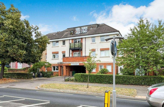 Grantham Court 376-378 Richmond Road, Kingston Upon Thames, Surrey, KT2 5PR 4