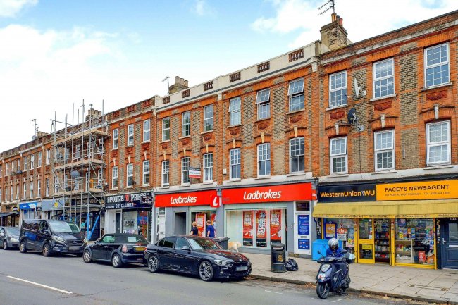 99 – 101 High Road, East Finchley, London N2 8AG 30