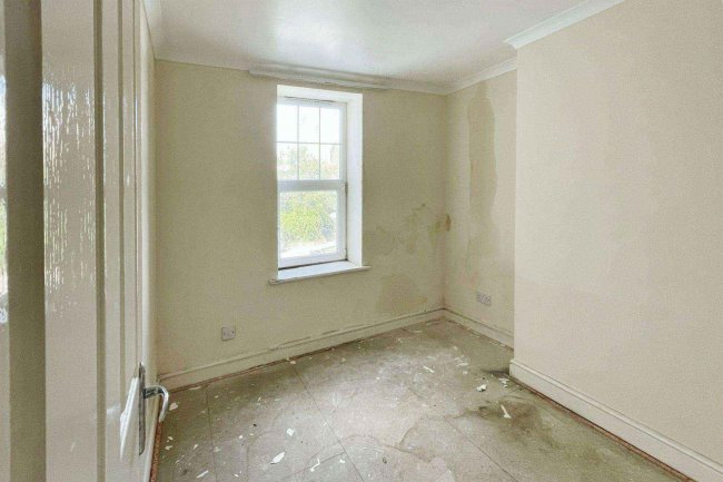 Ocean House, 29 Latimer Road, Eastbourne, East Sussex BN22 7BZ 9