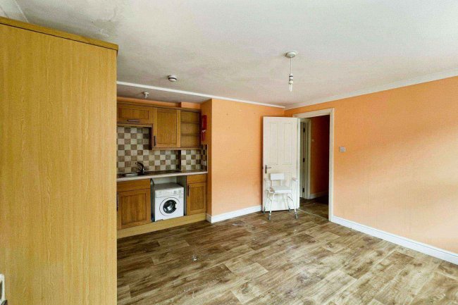 Ocean House, 29 Latimer Road, Eastbourne, East Sussex BN22 7BZ 9