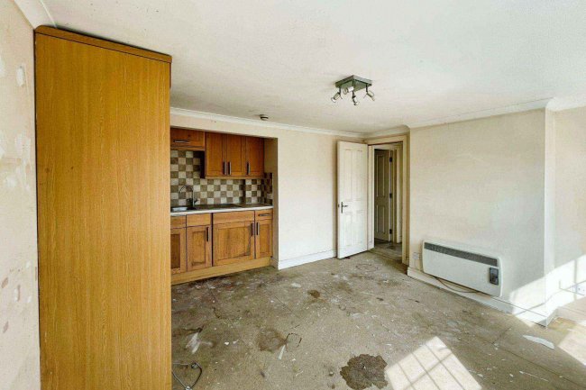 Ocean House, 29 Latimer Road, Eastbourne, East Sussex BN22 7BZ 9