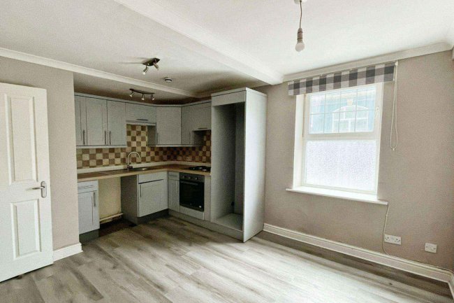 Ocean House, 29 Latimer Road, Eastbourne, East Sussex BN22 7BZ 9