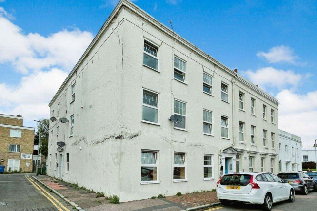 Ocean House, 29 Latimer Road, Eastbourne, East Sussex BN22 7BZ 9
