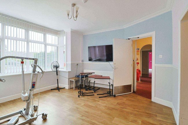 99 Ashley Road, New Milton, Hampshire BH25 5BJ 10