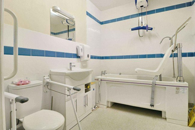 99 Ashley Road, New Milton, Hampshire BH25 5BJ 10