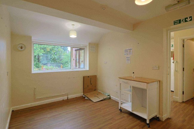 99 Ashley Road, New Milton, Hampshire BH25 5BJ 10