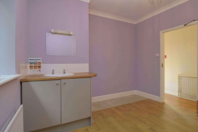 99 Ashley Road, New Milton, Hampshire BH25 5BJ 10