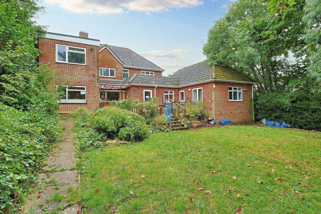 99 Ashley Road, New Milton, Hampshire BH25 5BJ 10