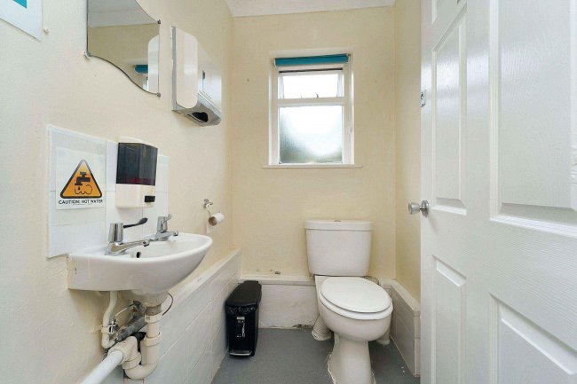 Ashtead House, 153 Barnett Wood Road, Ashtead, Surrey, KT21 2LR 6