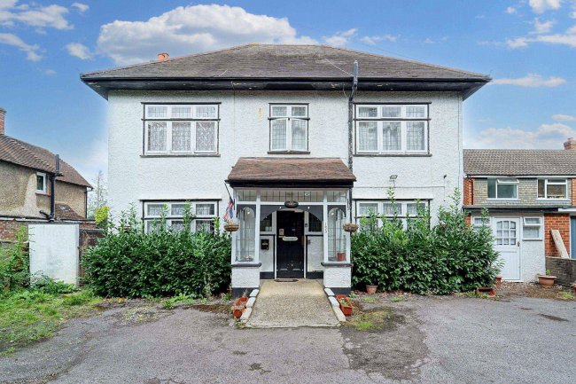 Ashtead House, 153 Barnett Wood Road, Ashtead, Surrey, KT21 2LR 6