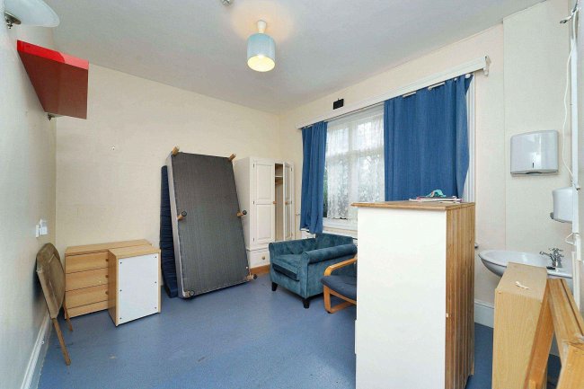 Ashtead House, 153 Barnett Wood Road, Ashtead, Surrey, KT21 2LR 6